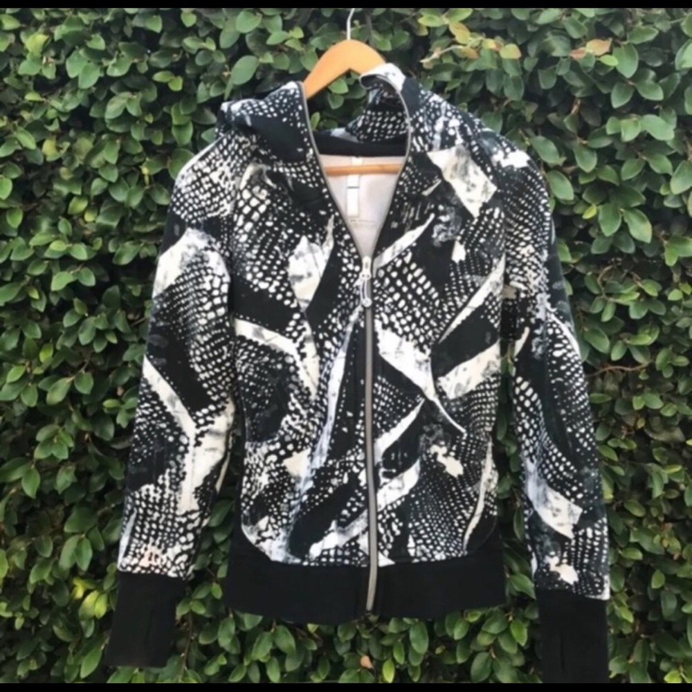 Lululemon jacket size 2